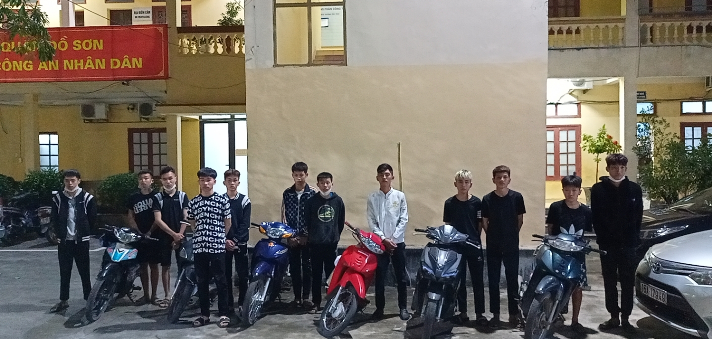 Tổ công tác HP22 - Công an quận Đồ Sơn: Bắt giữ, xử lý 12 đối tượng  điều khiển mô tô lạng lách đánh võng